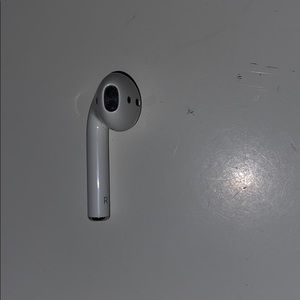 right air pod